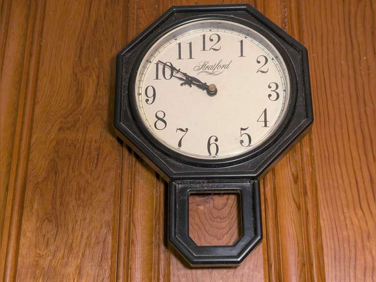 VINTAGE STRATFORD WALL CLOCK image