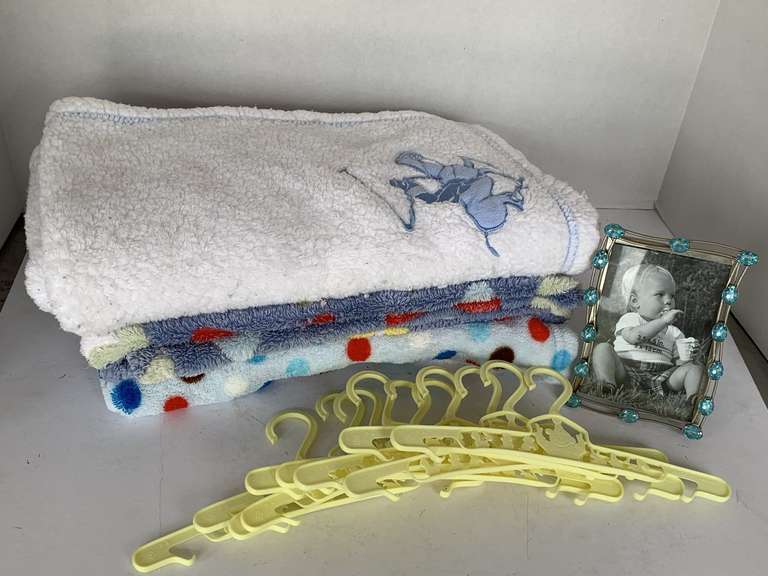 3 BABY FLEECE BLANKETS, BABY CLOTHES HANGERS & PHOTO FRAME image