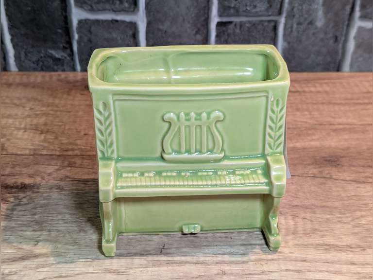 MID-CENTURY SHAWNEE POTTERY USA 528 PIANO PLANTER VASE image