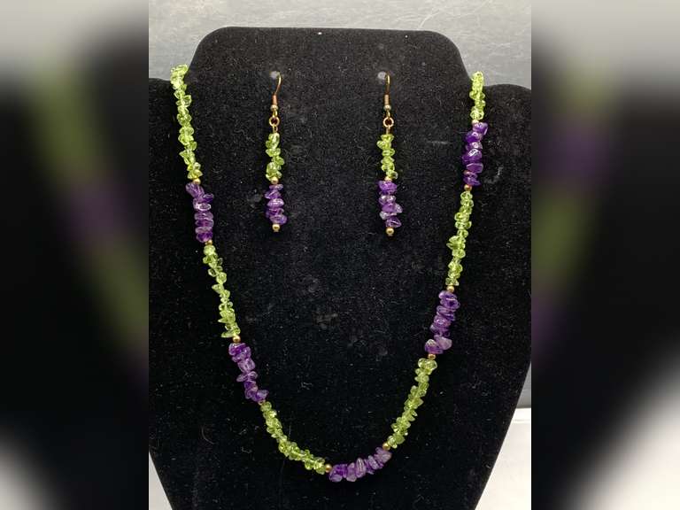 VINTAGE HANDMADE GENUINE PERIDOT AND AMETHYST NECKLACE & PIERCED EARRINGS 16" LONG image