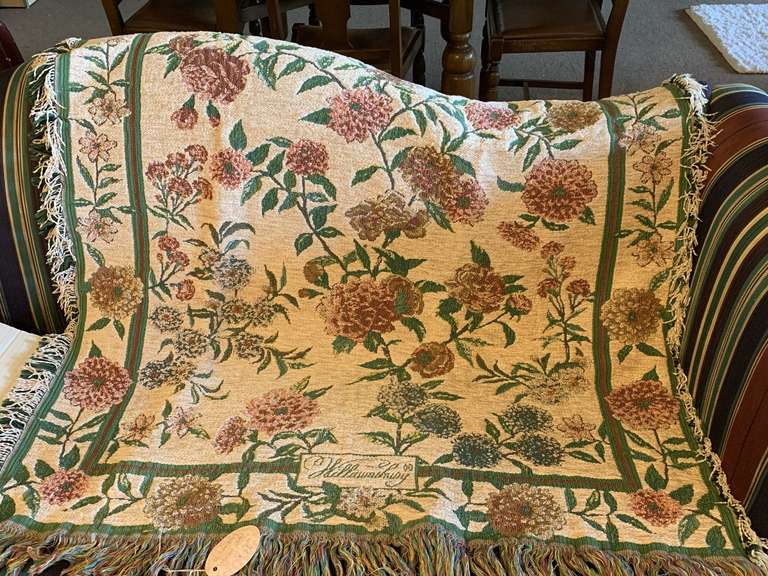WILLIAMSBURG THROW image