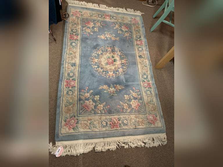 VINTAGE 4X6 HOOKED FLORAL RUG PINK ROSES ON BLUE & CREAM image