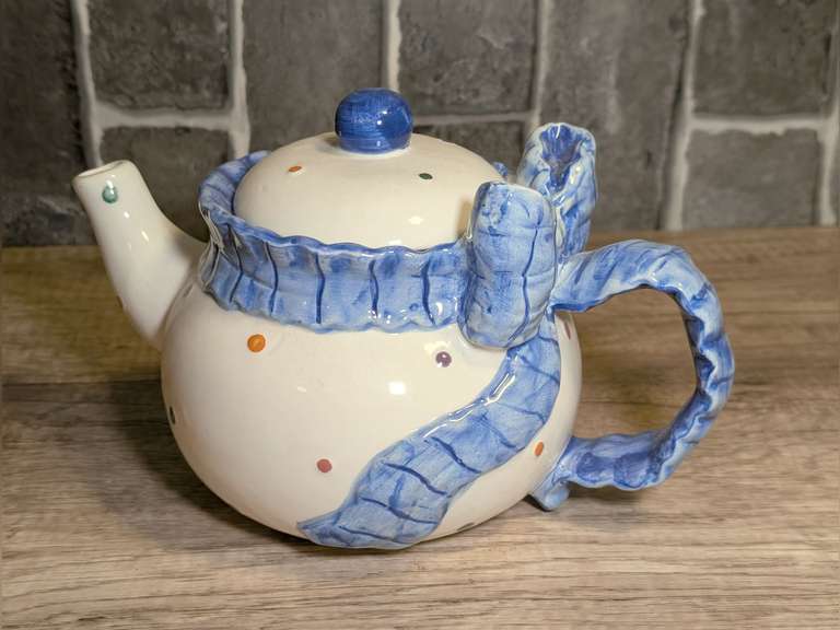 PORCELAIN DECORATIVE TEAPOT image