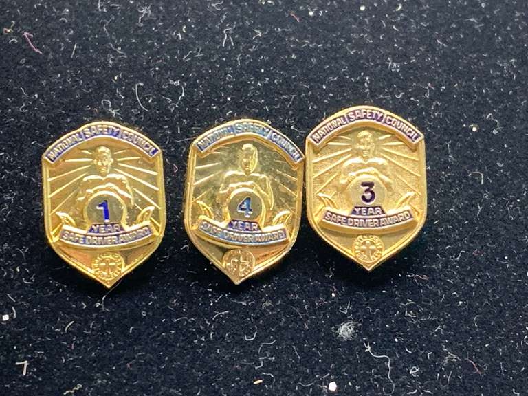 3 VINTAGE NATIONAL SAFETY COUNCIL SAFE DRIVER AWARD PINS image