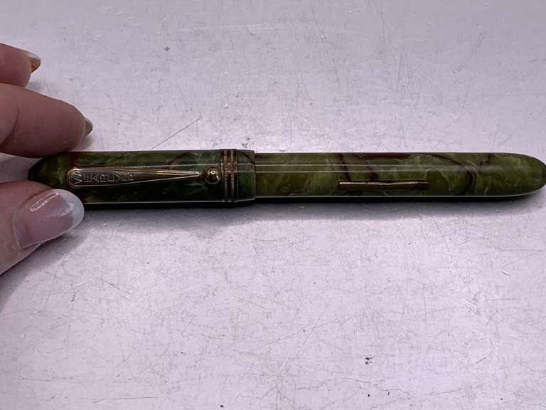VINTAGE WEAREVER GREEN MARBLED DESIGN FOUNTAIN PEN image