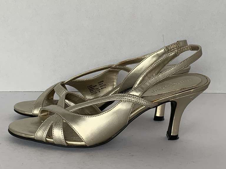 WHITE STAG GOLD PUMPS SIZE 6 (GENTLY WORN) image