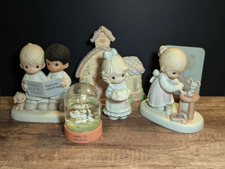 PRECIOUS MOMENTS FIGURINES image