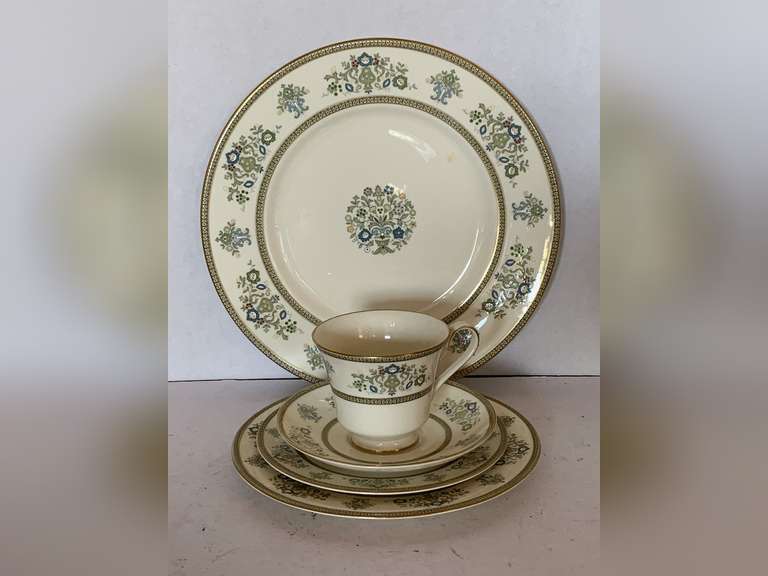 MINTON FINE BONE CHINA MADE IN ENGLAND "HENLEY" 5 PLACE SETTING image