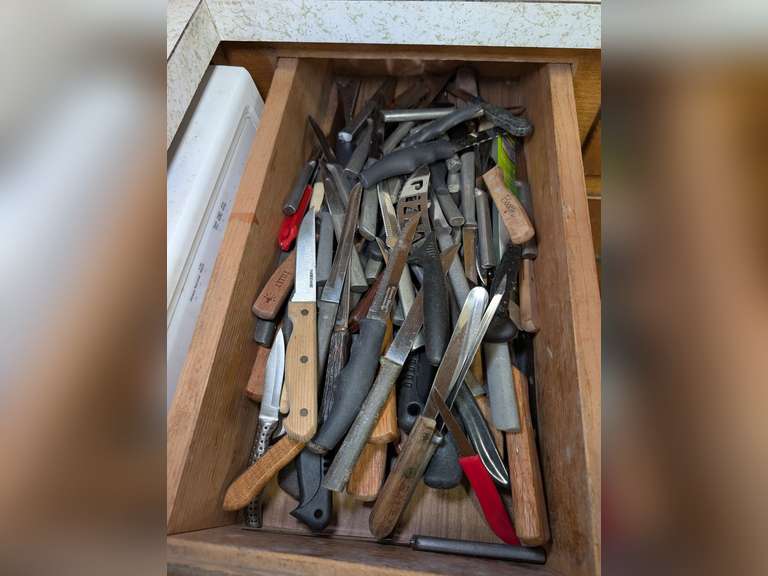 CONTENTS OF KITCHEN DRAWER MARKED 1037 image