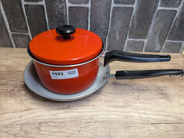VINTAGE SEARS AND ROEBUCK PORCELAIN ON ALUMINUM POT AND UNSIGNED FRYING PAN image