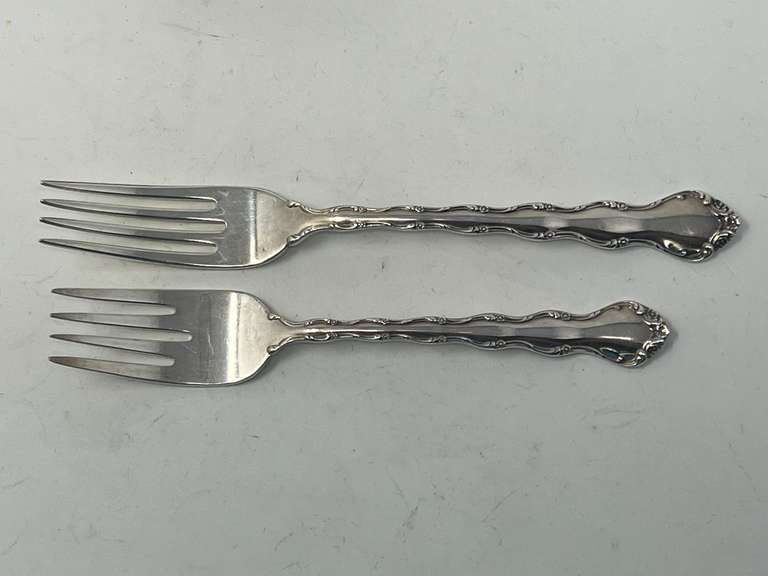 Reed & Barton sterling silver dinner and salad forks, two pieces, 96.8 g, see pictures or details.
