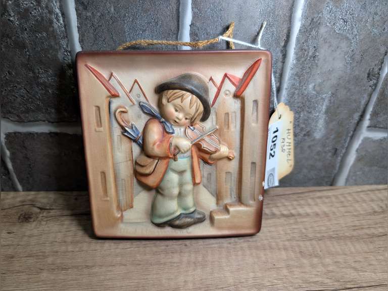 EARLY MID-CENTURY HUMMEL DECORATIVE PLAQUE image