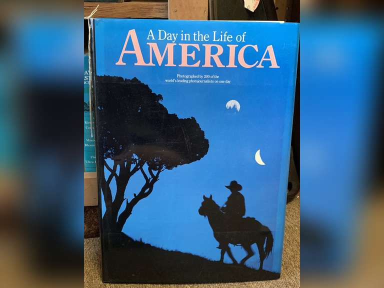 1986 COFFEE TABLE BOOK "THE DAY IN THE LIFE OF AMERICA" ALL PHOTOGRAPHED BY 200 OF THE WORLD'S LEADING PHOTO JOURNALISTS IN JUST ONE DAY image
