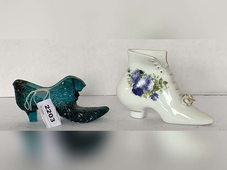 VINTAGE ART GLASS TURQUOISE DAISY & BUTTON AT SLIPPER & VINTAGE FORMALITIES HAND PAINTED CHINA BOOT image