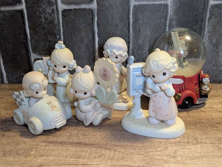 PRECIOUS MOMENTS FIGURINES image