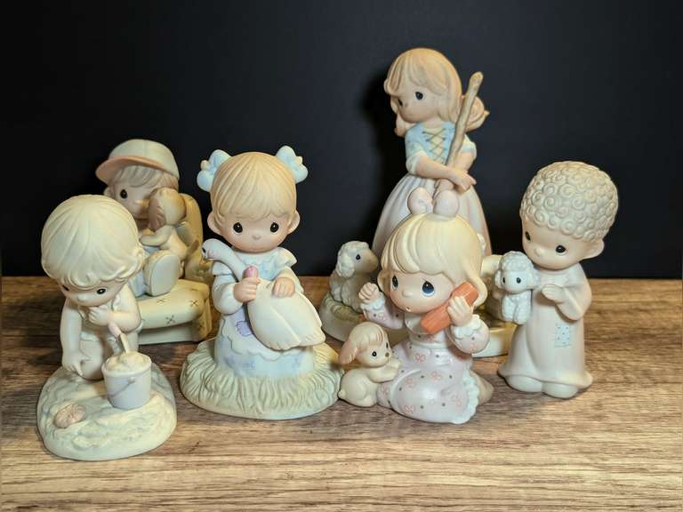 PRECIOUS MOMENTS FIGURINES image