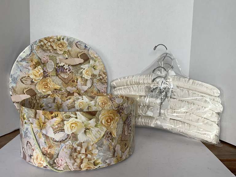 FLOWERED HAT BOX & 10 NEW SATIN PADDED HANGERS image