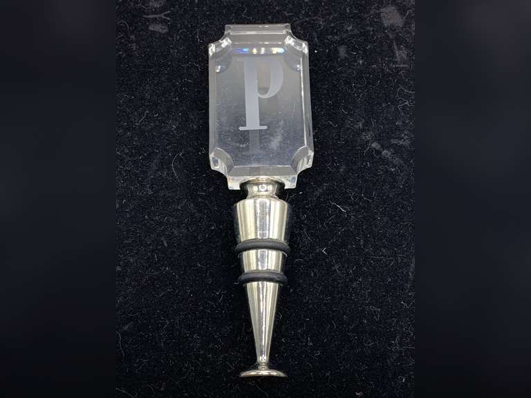 VINTAGE CRYSTAL LETTER "P" ENGRAVED BOTTLE TOPPER image