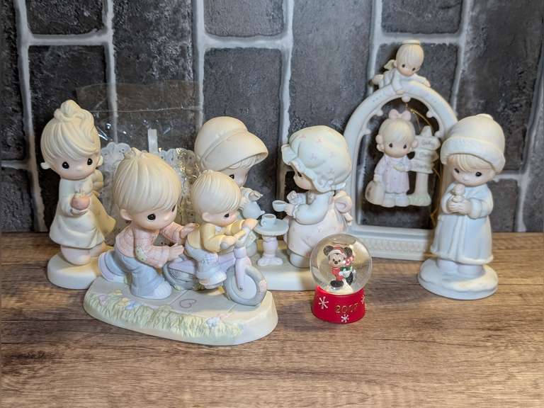 PRECIOUS MOMENTS FIGURINES image
