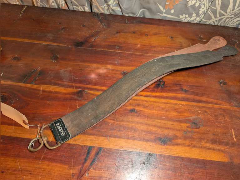 ANTIQUE LEATHER RAZOR STROP image