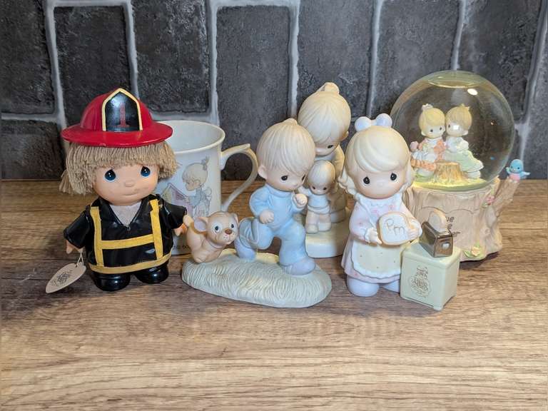 PRECIOUS MOMENTS FIGURINES image