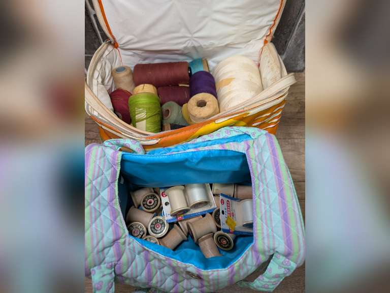 PAIR OF VINTAGE SEWING BAGS WITH VINTAGE THREAD SPOOLS AND THREAD image