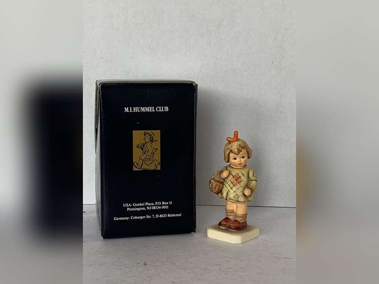 1993 M.I. HUMMEL CLUB GOEBEL FIGURINE MADE IN GERMANY #479 "I BROUGHT YOU A GIFT" WITH ORIGINAL BOX 4" TALL image