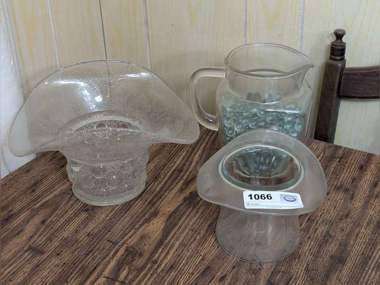 PAIR OF VINTAGE HAT MOTIF GLASS VASES AND VINTAGE FEDERAL STARBURST PITCHER FILLED WITH MARBLES image