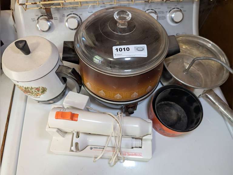 ALL ITEMS IN WASHER TOP AREA MARKED 1010 INCLUDING VINTAGE WEST BEND SLOW COOKER, BLACK & DECKER HANDY SLENDER BLENDER, VINTAGE KMART LE POT CHAUD, AND MORE image