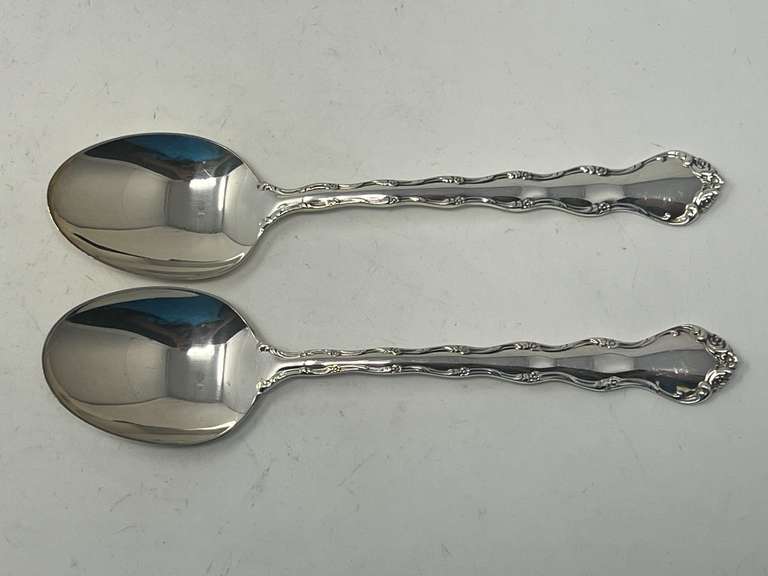 Reed & Barton soup spoons, two pieces, 88.9 g, see pictures for details.