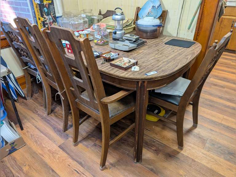 VINTAGE DINING TABLE WITH REMOVABLE LEAF AND CHAIRS *** SPECIAL PICKUP INSTRUCTIONS *** image