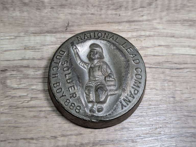VINTAGE NATIONAL LEAD COMPANY SOLDIER DUTCH BOY 888 PROMOTIONAL ROUND LEAD INGOT image