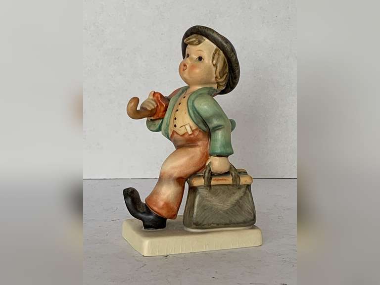 VINTAGE M.L. HUMMEL FIGURINE MADE IN WEST GERMANY "MERRY WANDERER" 4 3/4" TALL image