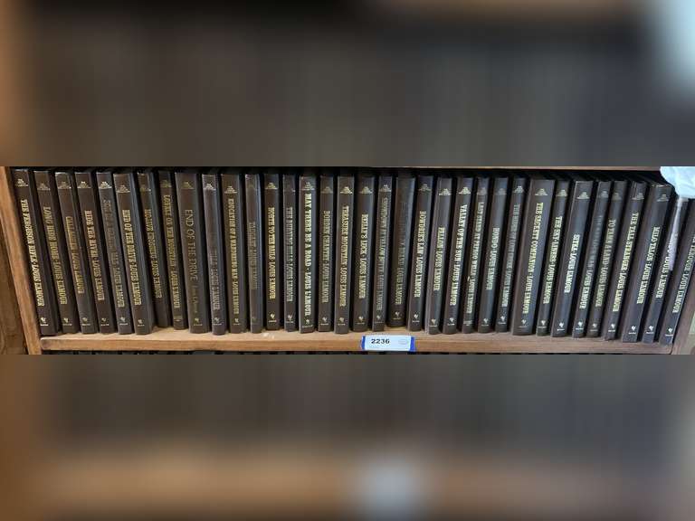 SET OF 35 VINTAGE LEATHERETTE BOUND LOUIS L'AMOUR WESTERN SERIES BOOKS image