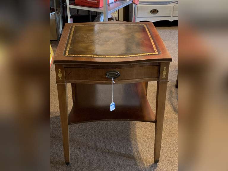 1950'S HOLLYWOOD REGENCY MAHOGANY TOOLED LEATHER TOP & GUILT STENCILED END TABLE ON WHEELS 21" WIDE X 23 3/4" DEEP X 26 1/2" TALL image