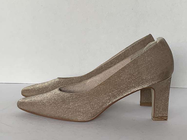 LIFESTRIDE GOLD MESH PUMPS SIZE 7 1/2 AA (GENTLY WORN) image