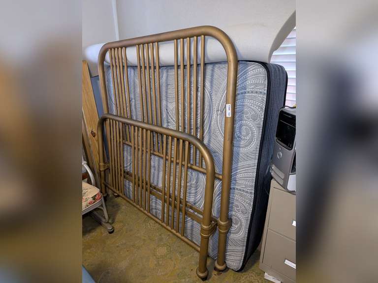 ANTIQUE METAL FRAME FULL SIZE BED image