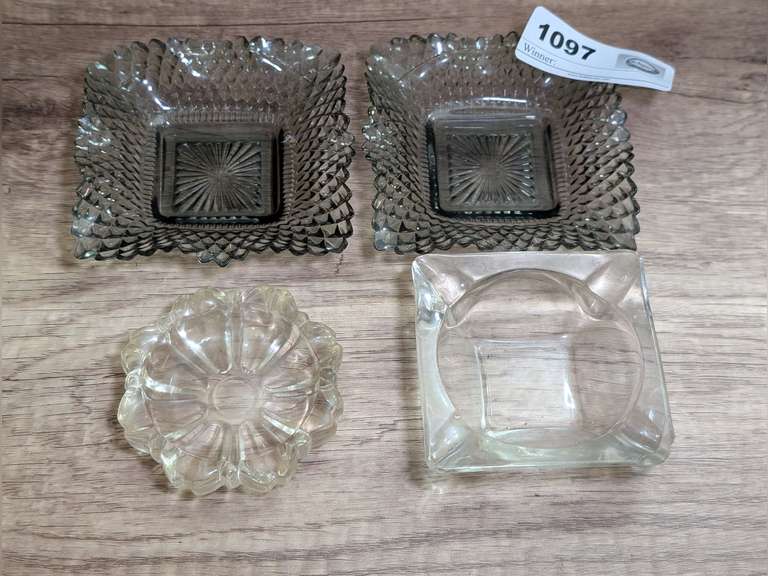 VINTAGE GLASS ASHTRAYS image