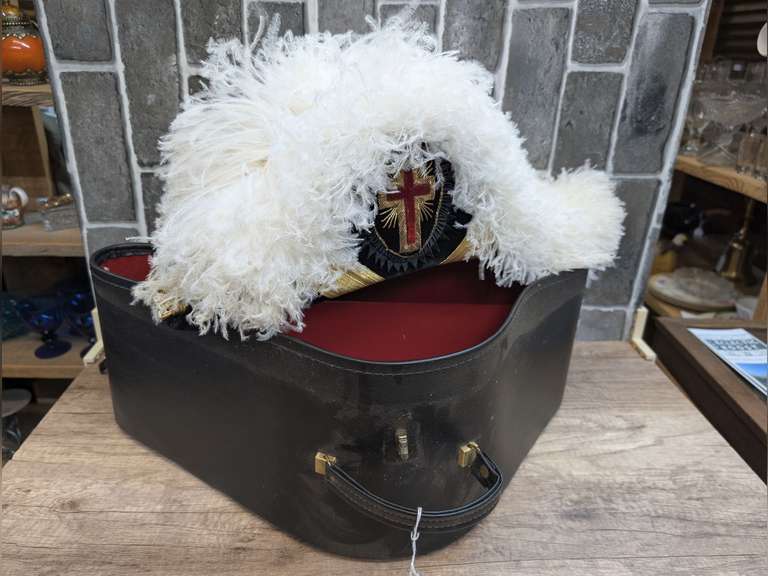 VINTAGE MASONIC KNIGHTS TEMPLAR CEREMONIAL HAT WITH CASE image