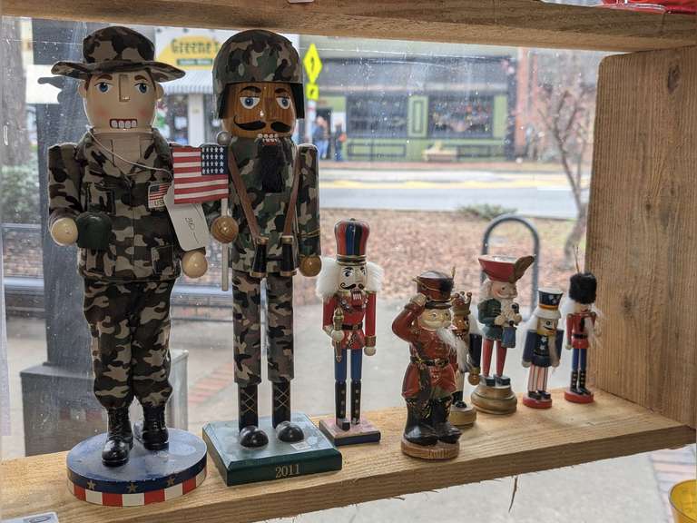 VINTAGE AND NEWER NUTCRACKERS, EIGHT PIECES image