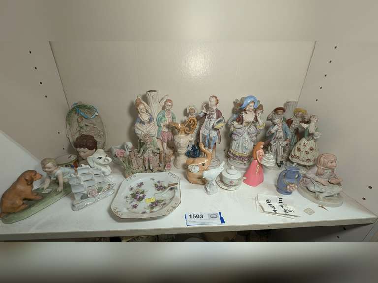 LARGE COLLECTION OF SMALL PORCELAIN FIGURINES, MOSTLY MADE IN JAPAN AND OCCUPIED JAPAN image