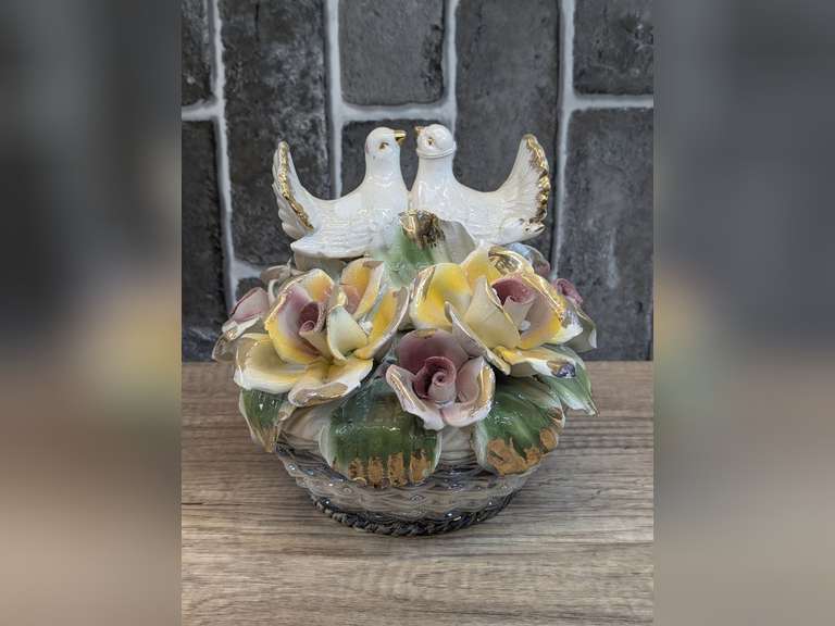 VINTAGE CAPODIMONTE PORCELAIN FLOWER ARRANGEMENT WITH DOVES image