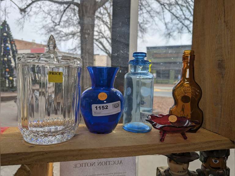 VINTAGE DECORATIVE GLASS IN SHELF SECTION MARKED 1152 image