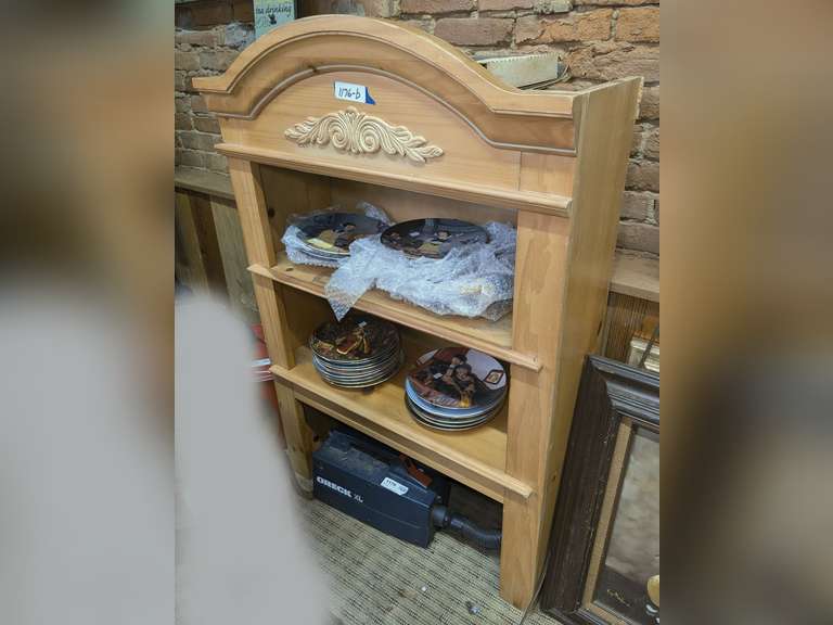 ARCH TOP 3 UNIT HUTCH image