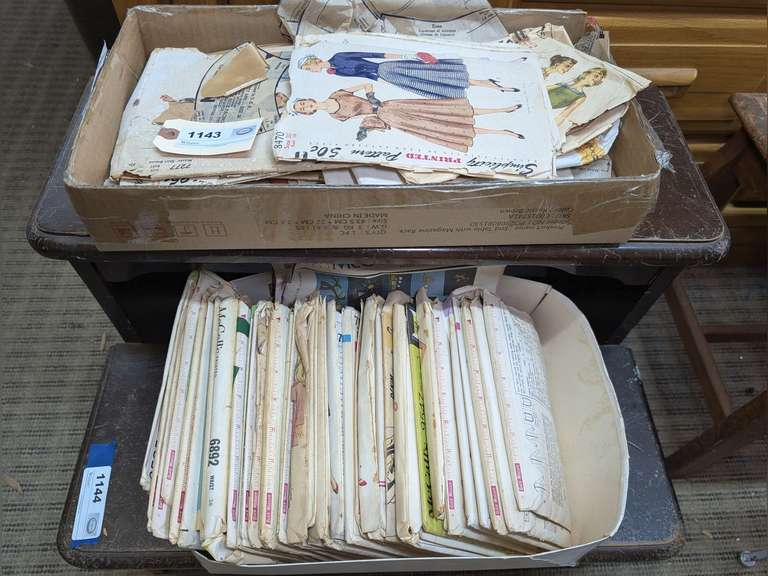 LARGE GROUP OF VINTAGE SEWING PATTERNS image