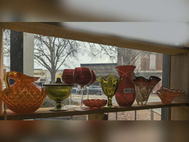 VINTAGE DECORATIVE GLASS IN SHELF SECTION MARKED 1152B image