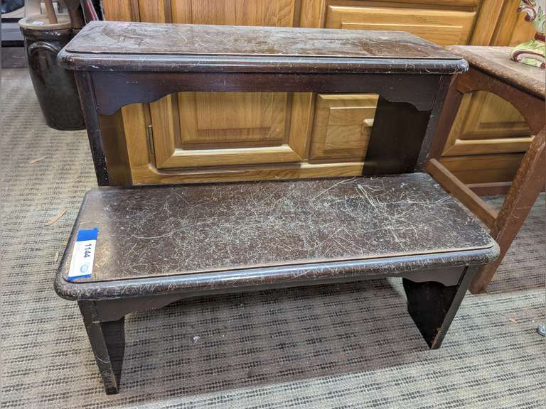 ANTIQUE BED STEPS image