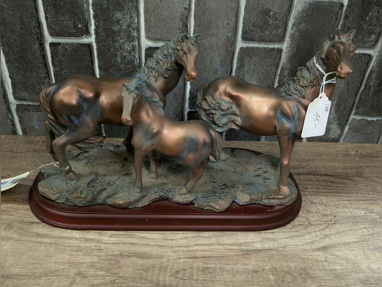 DECORATIVE 3 HORSE SCULPTURE FIGURE image
