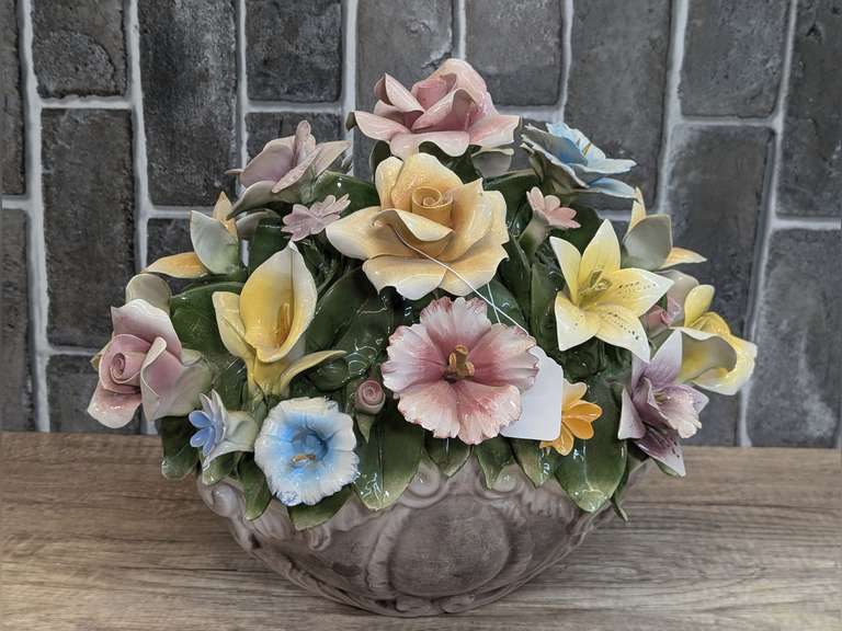 VERY LARGE VINTAGE CAPODIMONTE PORCELAIN FLOWER ARRANGEMENT image