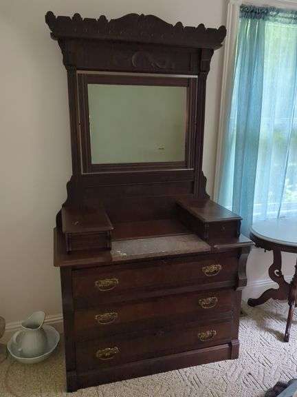 BR1- DRESSER WITH MIRROR